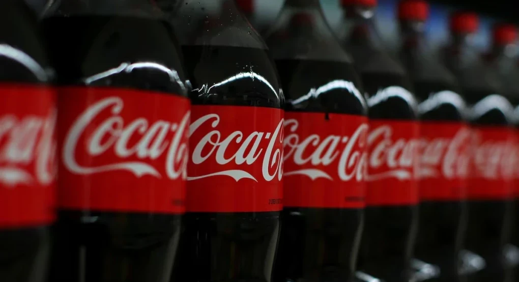 Coca Cola: Αλλάζει η συνταγή της - Περίεργη συμφωνία με Τραμπ - Τι θα γίνει με την Ελλάδα Coca Cola: Αλλάζει η συνταγή της - Περίεργη συμφωνία με Τραμπ - Τι θα γίνει με την Ελλάδα