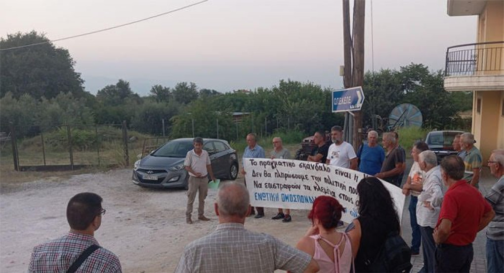 Ενωτική Ομοσπονδία Αγροτικών Συλλόγων Ημαθίας -Συμβολική κινητοποίηση στα γραφεία του ΟΠΕΚΕΠΕ στη Βέροια Ενωτική Ομοσπονδία Αγροτικών Συλλόγων Ημαθίας -Συμβολική κινητοποίηση στα γραφεία του ΟΠΕΚΕΠΕ στη Βέροια