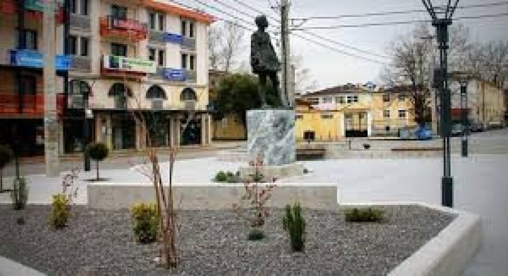 Φωταγωγείται το άγαλμα του Αγγελή Γάτσου στην ομώνυμη πλατεία Αριδαίας στις 7 Αυγούστου 2025 για τη Νωτιαία Μυϊκή Ατροφία (SMA) Φωταγωγείται το άγαλμα του Αγγελή Γάτσου στην ομώνυμη πλατεία Αριδαίας στις 7 Αυγούστου 2025 για τη Νωτιαία Μυϊκή Ατροφία (SMA)
