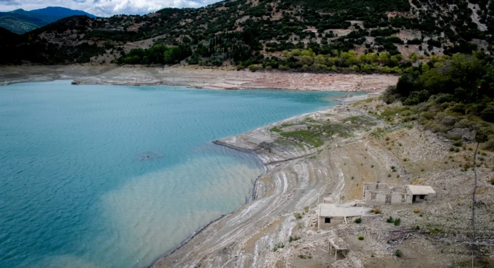 Τι αποφασίστηκε στη σύσκεψη στο Μαξίμου για τη λειψυδρία: Συγχωνεύσεις φορέων, αλλάζει ριζικά το μοντέλο διαχείρισης - Οι 5 κατεπείγουσες δράσεις Τι αποφασίστηκε στη σύσκεψη στο Μαξίμου για τη λειψυδρία: Συγχωνεύσεις φορέων, αλλάζει ριζικά το μοντέλο διαχείρισης - Οι 5 κατεπείγουσες δράσεις