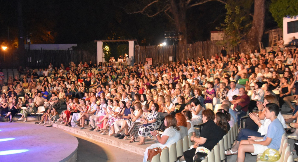 Μαγευτική μουσική βραδιά με τη Ρένα Μόρφη στο Θερινό Δημοτικό Θέατρο Νάουσας