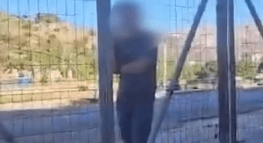 Κλείδωσαν βουλευτή του ΠΑΣΟΚ στο εργοτάξιο του Δικαστικού Μεγάρου στη Χίο – «Άνοιξε θα έχεις ποινικές ευθύνες» Κλείδωσαν βουλευτή του ΠΑΣΟΚ στο εργοτάξιο του Δικαστικού Μεγάρου στη Χίο – «Άνοιξε θα έχεις ποινικές ευθύνες»