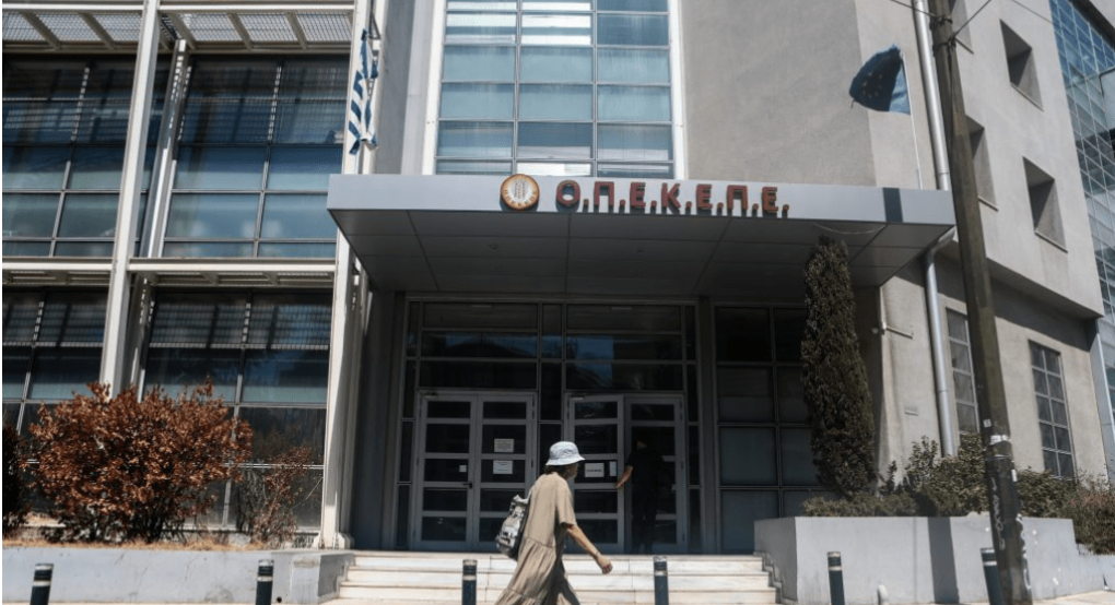 Ανεβαίνει το πολιτικό θερμόμετρο: Σε θέσεις μάχης κυβέρνηση και αντιπολίτευση για ΟΠΕΚΕΠΕ Ανεβαίνει το πολιτικό θερμόμετρο: Σε θέσεις μάχης κυβέρνηση και αντιπολίτευση για ΟΠΕΚΕΠΕ