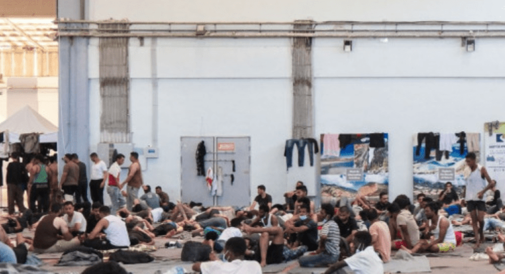 Δεν έχουν τέλος οι τσακωμοί παράνομων μεταναστών στο κέντρο της Αθήνας (βίντεο) Δεν έχουν τέλος οι τσακωμοί παράνομων μεταναστών στο κέντρο της Αθήνας (βίντεο)