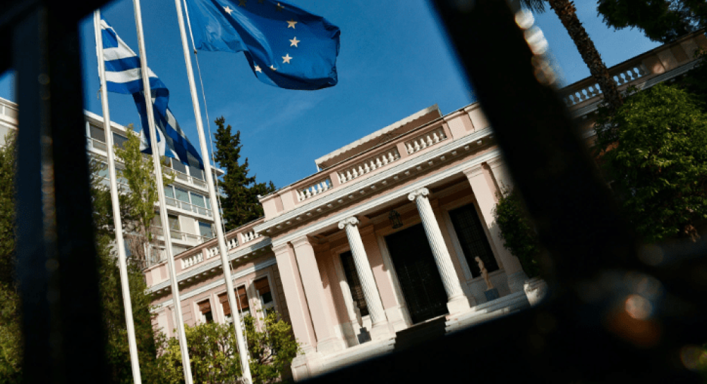 Το στοίχημα του Μαξίμου για την επανεκκίνηση μετά τον Δεκαπενταύγουστο