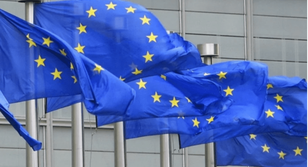 Γκρίνια στην ΕΕ για την εμπορική συμφωνία με Τραμπ Γκρίνια στην ΕΕ για την εμπορική συμφωνία με Τραμπ