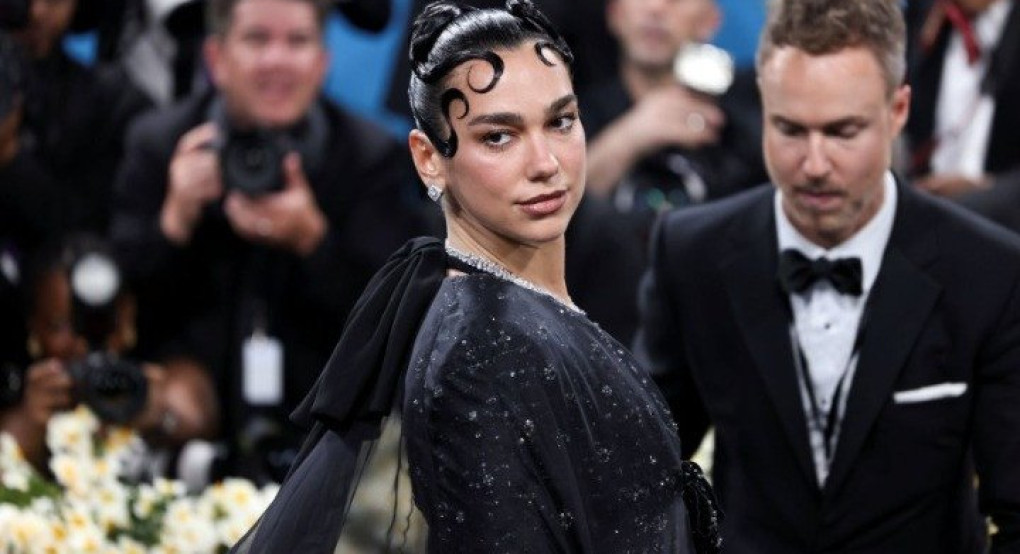 Dua Lipa:«Eυγνώμων» για την κοσοβάρικη υπηκοότητα που έλαβε Dua Lipa:«Eυγνώμων» για την κοσοβάρικη υπηκοότητα που έλαβε