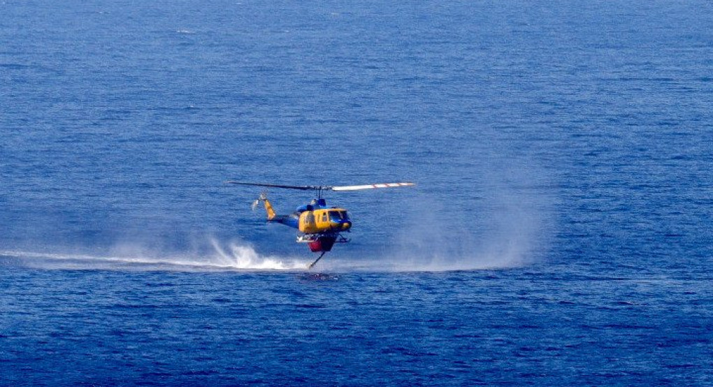 Αναγκαστική προσθαλάσσωση πυροσβεστικού ελικοπτέρου στα ανοιχτά του λιμανιού της Ελευσίνας - Σώα τα μέλη του πληρώματος Αναγκαστική προσθαλάσσωση πυροσβεστικού ελικοπτέρου στα ανοιχτά του λιμανιού της Ελευσίνας - Σώα τα μέλη του πληρώματος