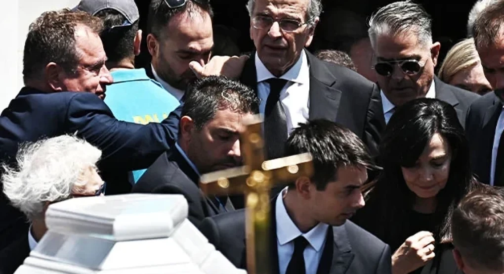 Το ύστατο χαιρε στη Λενα Σαμαρά