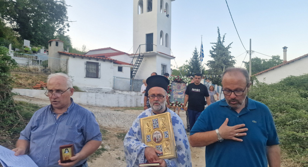 Οι Έλληνες γιορτάζουν την Παναγία