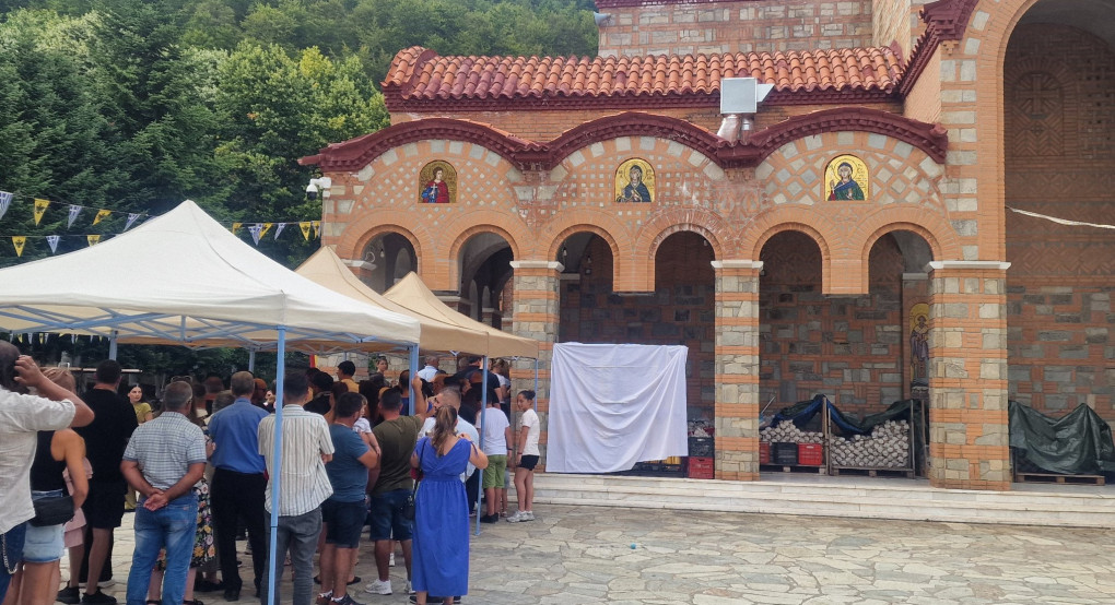 Το pellanews.gr στην Παναγία Σουμελά στο Βέρμιο – Ουρές πιστών το απόγευμα του 15 Αυγούστου προς δόξα της Παναγίας