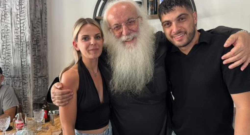 Ο «παπα-ΠΑΟΚ» στη Σκύδρα – Στάση στο τσιπουράδικο της πλατείας και κουβέντα για τον «Δικέφαλο»