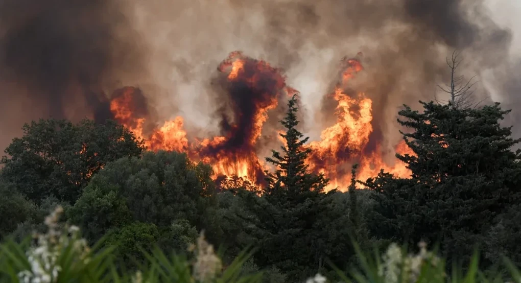 Σε πύρινο κλοιό η χώρα με 106 ενεργά μέτωπα – Έκκληση συνδρομής του Ευρωπαϊκού Μηχανισμού Πολιτικής Προστασίας