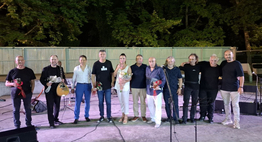 Αυγουστιάτικο Φεγγάρι και Γιώργος Υδραίος – Μια θριαμβευτική βραδιά στο Δασάκι Αριδαίας Αυγουστιάτικο Φεγγάρι και Γιώργος Υδραίος – Μια θριαμβευτική βραδιά στο Δασάκι Αριδαίας