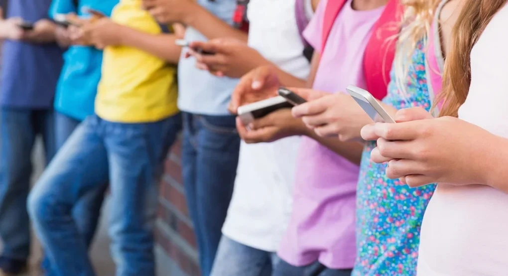 Πώς τα smartphones γίνονται εφιάλτης για την ψυχική υγεία των παιδιών