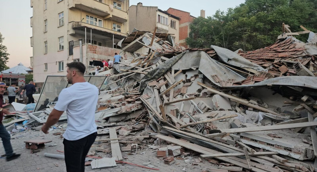 Σεισμός 6,1 βαθμών στην Τουρκία: Ένας νεκρός και 29 τραυματίες Σεισμός 6,1 βαθμών στην Τουρκία: Ένας νεκρός και 29 τραυματίες