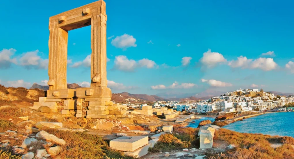 Η επιβλητική Πορτάρα της Νάξου: Το μυστήριο γύρω από το μνημείο που μετράει 26 αιώνες