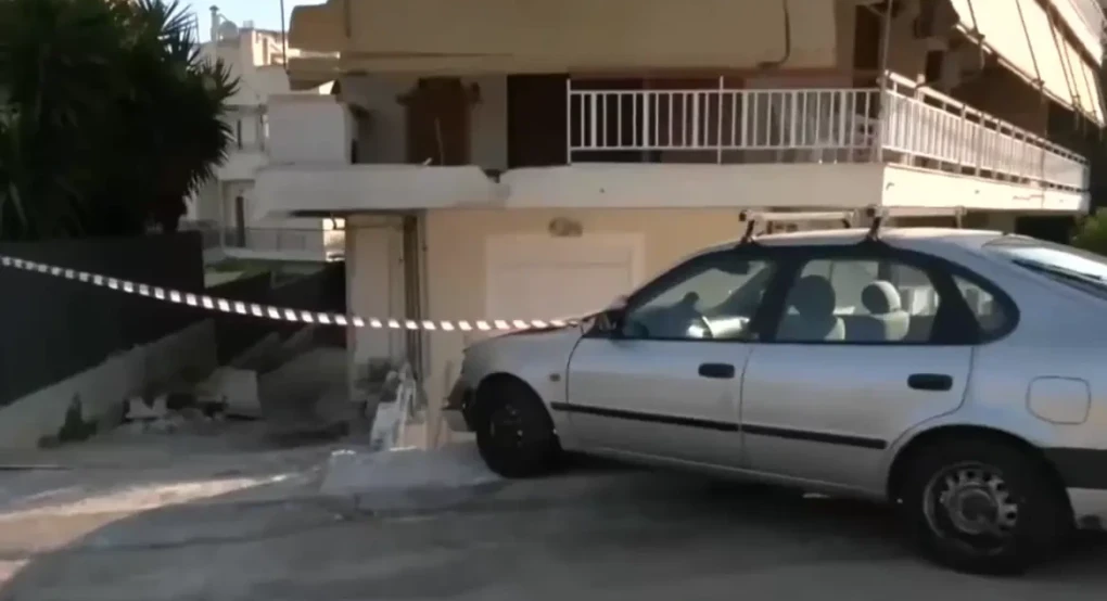 Λεωφορείο του ΟΑΣΑ έπεσε σε πολυκατοικία στου Παπάγου - «Νομίσαμε ότι έγινε σεισμός» λέει ένοικος