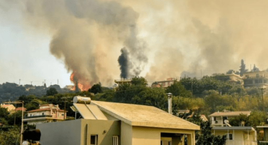 Φωτιά στην Πάτρα: Στις φλόγες η Ιερά Μονή Αγίου Νικολάου - Απομακρύνθηκαν οι μοναχές Φωτιά στην Πάτρα: Στις φλόγες η Ιερά Μονή Αγίου Νικολάου - Απομακρύνθηκαν οι μοναχές