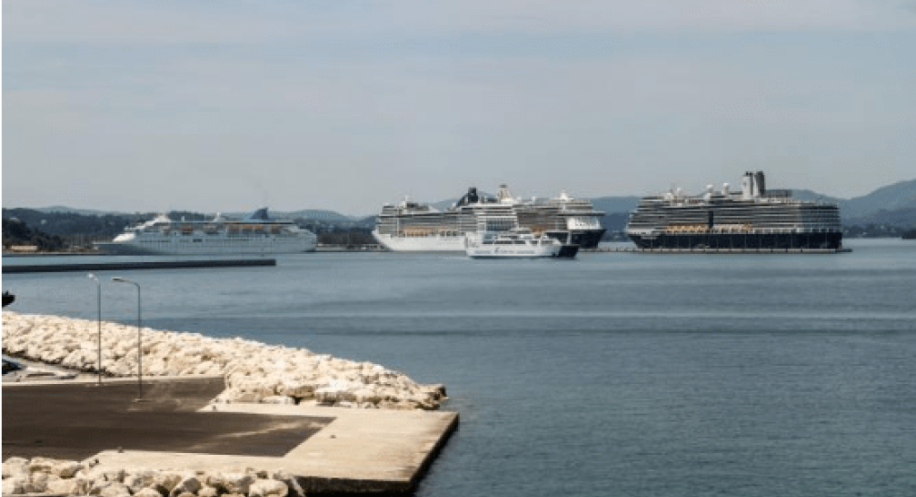 Κέρκυρα: Κλαρκ έπεσε στο λιμάνι και χτύπησε σε κρουαζιερόπλοιο Κέρκυρα: Κλαρκ έπεσε στο λιμάνι και χτύπησε σε κρουαζιερόπλοιο