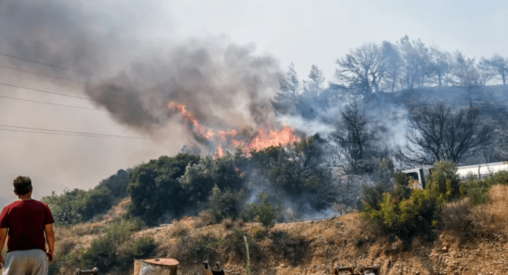 Πάτρα: Συνέλαβαν για εμπρησμό και μάρτυρα υπεράσπισης του 25χρονου - Διαμαρτυρία των δικηγόρων