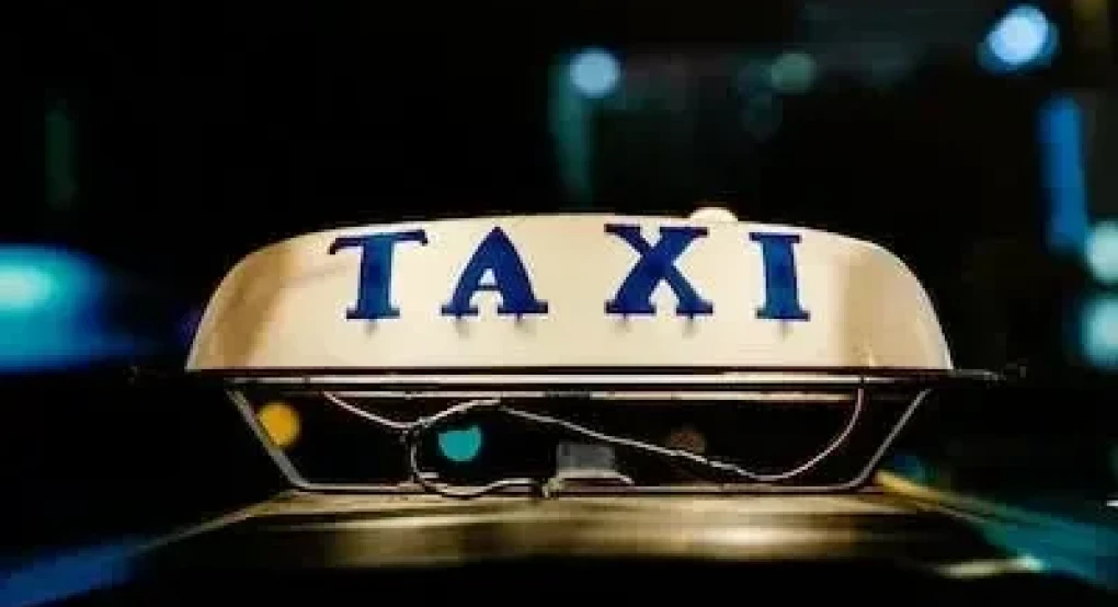 Τρόμος για Γάλλους τουρίστες στον Πειραιά - Ταξιτζής «άρπαξε» 800 ευρώ και εξαφανίστηκε