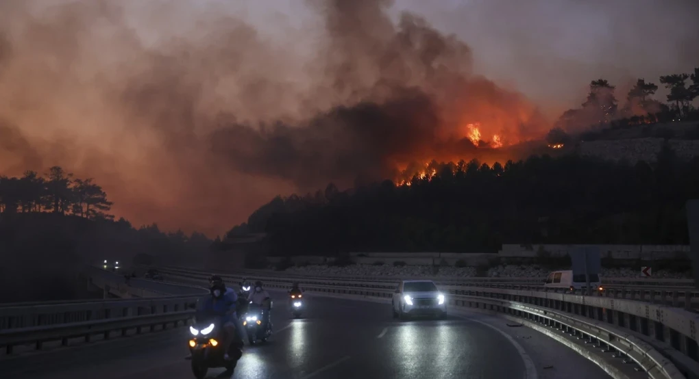 Μαζική εκκένωση στην Τσανάκαλε της Τουρκίας λόγω της μεγάλης πυρκαγιάς – Κάηκαν σπίτια και αυτοκίνητα Μαζική εκκένωση στην Τσανάκαλε της Τουρκίας λόγω της μεγάλης πυρκαγιάς – Κάηκαν σπίτια και αυτοκίνητα