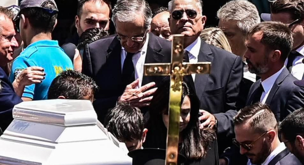 Η Συγκινητική Ανάρτηση του Αντώνη Σαμαρά: Το Μεγαλείο Μιας Οικογένειας Μέσα στο Πένθος Η Συγκινητική Ανάρτηση του Αντώνη Σαμαρά: Το Μεγαλείο Μιας Οικογένειας Μέσα στο Πένθος
