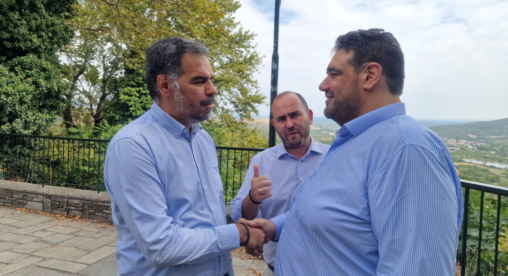 Θερμή συνάντηση του Διοικητή του Νοσοκομείου Έδεσσας Βαγγέλη Λόγγου με τον Υπουργό Θοδωρή Λιβάνιο Θερμή συνάντηση του Διοικητή του Νοσοκομείου Έδεσσας Βαγγέλη Λόγγου με τον Υπουργό Θοδωρή Λιβάνιο