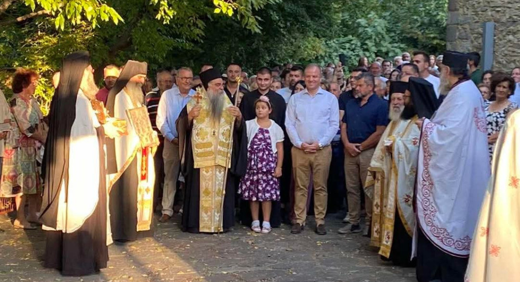 Πανηγυρικός Εσπερινός στην Ιερά Μονή Αρχαγγέλου Μιχαήλ Αλμωπίας Πανηγυρικός Εσπερινός στην Ιερά Μονή Αρχαγγέλου Μιχαήλ Αλμωπίας