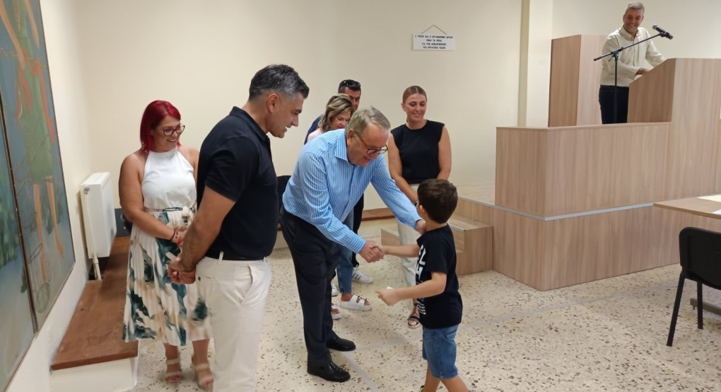 Στην εκδήλωση του Συλλόγου Τριτέκνων Έδεσσας και Σκύδρας για τους νέους φοιτητές και τα “πρωτάκια” παρευρέθηκε ο Γιώργος Καρασμάνης. Στην εκδήλωση του Συλλόγου Τριτέκνων Έδεσσας και Σκύδρας για τους νέους φοιτητές και τα “πρωτάκια” παρευρέθηκε ο Γιώργος Καρασμάνης.