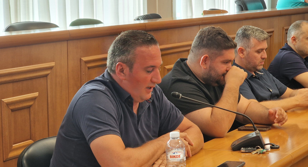 Ηγετική εμφάνιση του Χρήστου Μπάτση στο Δημοτικό Συμβούλιο