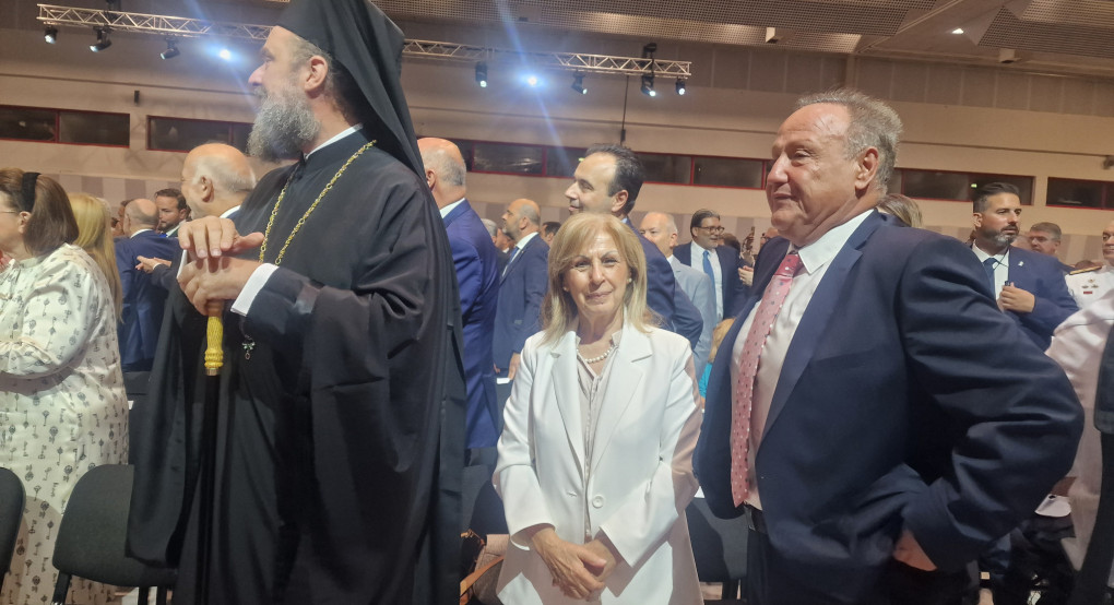 Η Αθηνά Αηδονά παρούσα και λαμπερή στο Βελλίδειο – Δίπλα στον Μητροπολίτη και τον Δήμαρχο Η Αθηνά Αηδονά παρούσα και λαμπερή στο Βελλίδειο – Δίπλα στον Μητροπολίτη και τον Δήμαρχο