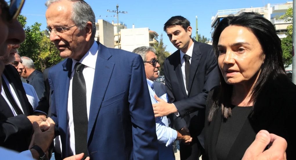 Μνημόσυνο για τη Λένα Σαμαρά - Πλήθος κόσμου στο Α’ Νεκροταφείο Μνημόσυνο για τη Λένα Σαμαρά - Πλήθος κόσμου στο Α’ Νεκροταφείο