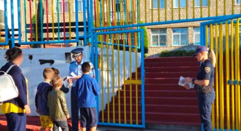 Αύριο η διανομή ενημερωτικού υλικού για την οδική ασφάλεια σε μαθητές σχολείων κατά την έναρξη της νέας σχολικής χρονιάς Αύριο η διανομή ενημερωτικού υλικού για την οδική ασφάλεια σε μαθητές σχολείων κατά την έναρξη της νέας σχολικής χρονιάς