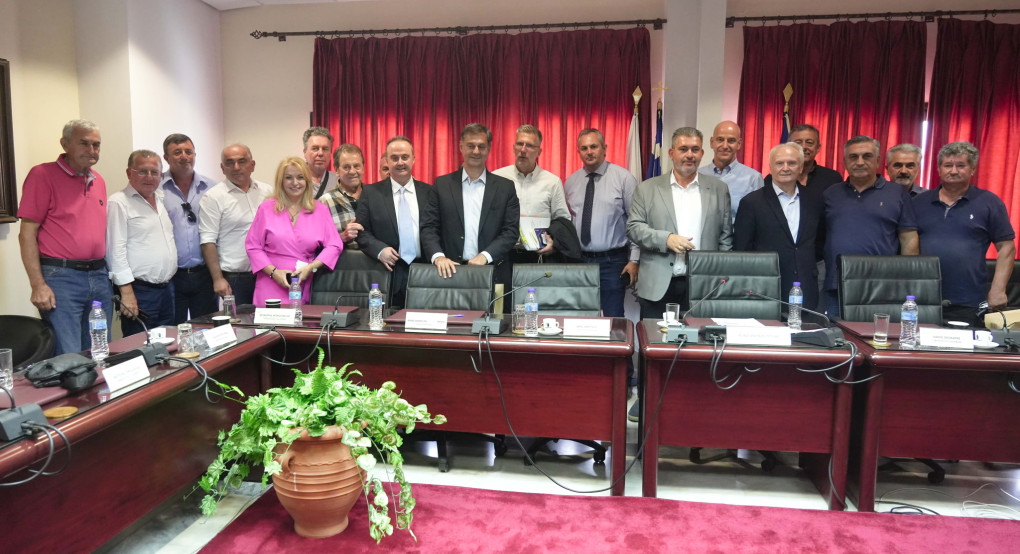 Σύσκεψη κυβερνητικού κλιμακίου στο Επιμελητήριο Πιερίας