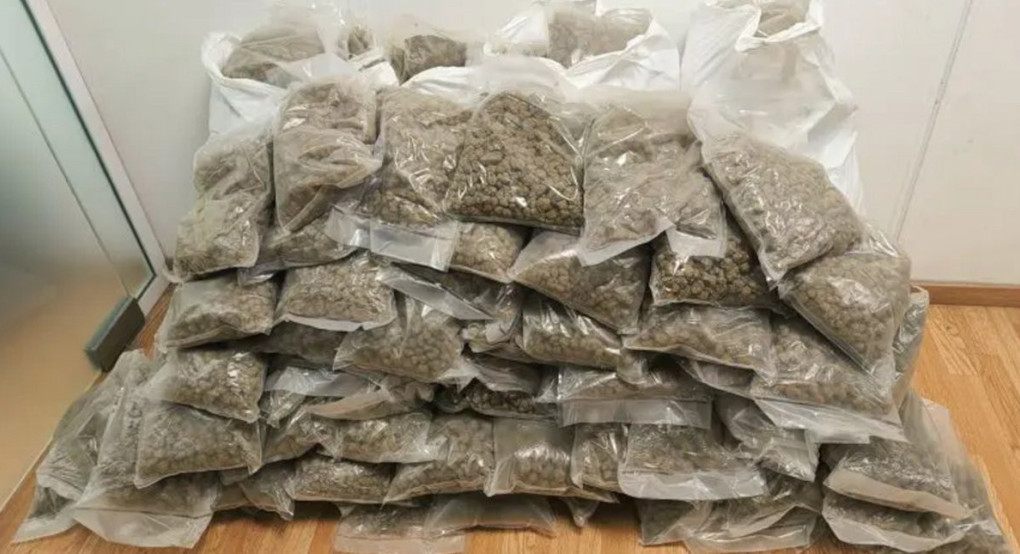 Ξυλοκιβώτιο με 62 κιλά κάνναβη έφτασε ταχυδρομικώς από τον Καναδά -Οι προσπάθειες παραλαβής, πώς τσάκωσε 2 η ΕΛ.ΑΣ. Ξυλοκιβώτιο με 62 κιλά κάνναβη έφτασε ταχυδρομικώς από τον Καναδά -Οι προσπάθειες παραλαβής, πώς τσάκωσε 2 η ΕΛ.ΑΣ.
