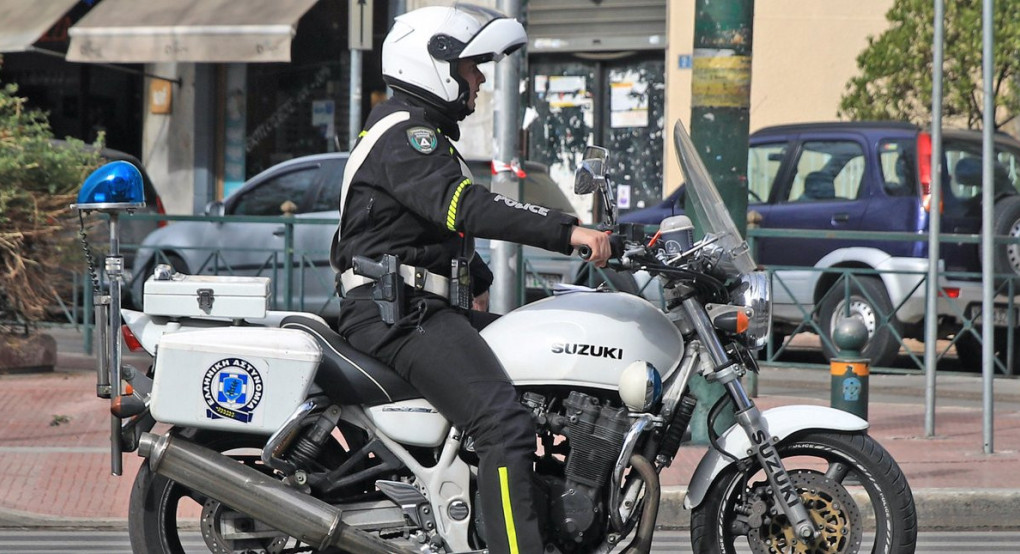 Πέλλα: Προσποιούνταν τους λογιστές και άρπαζαν χρήματα και κοσμήματα