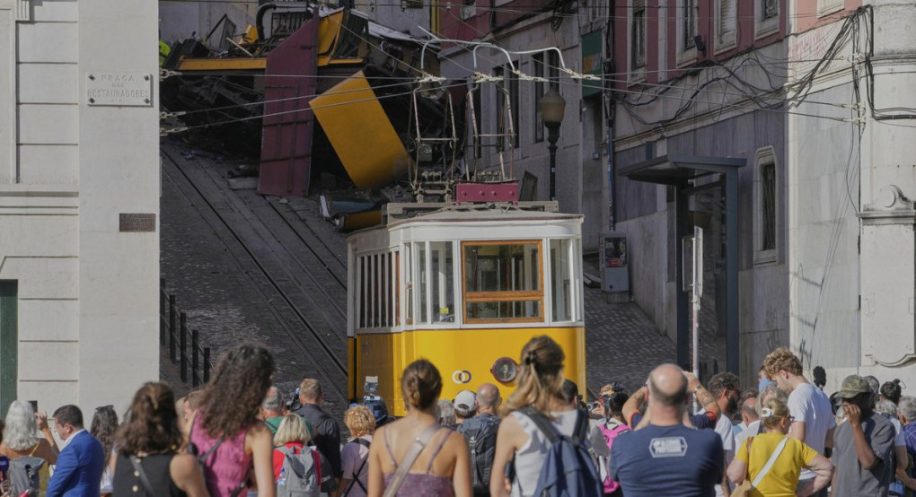 Συγκλονίζουν ιστορίες θυμάτων στη Λισαβόνα: Ο πατέρας νεκρός, η έγκυος μητέρα και το 3χρονο παιδί τους τραυματίστηκαν Συγκλονίζουν ιστορίες θυμάτων στη Λισαβόνα: Ο πατέρας νεκρός, η έγκυος μητέρα και το 3χρονο παιδί τους τραυματίστηκαν