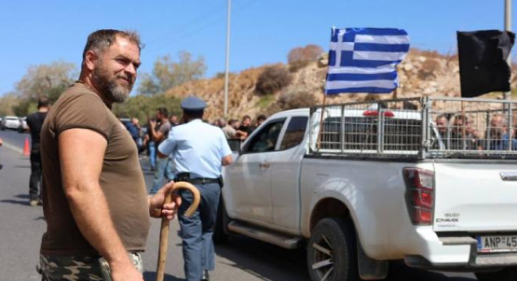 Κρήτη: Στους δρόμους οι κτηνοτρόφοι - Αποκλεισμένο το αεροδρόμιο Ηρακλείου ως τις 7 το απόγευμα Κρήτη: Στους δρόμους οι κτηνοτρόφοι - Αποκλεισμένο το αεροδρόμιο Ηρακλείου ως τις 7 το απόγευμα