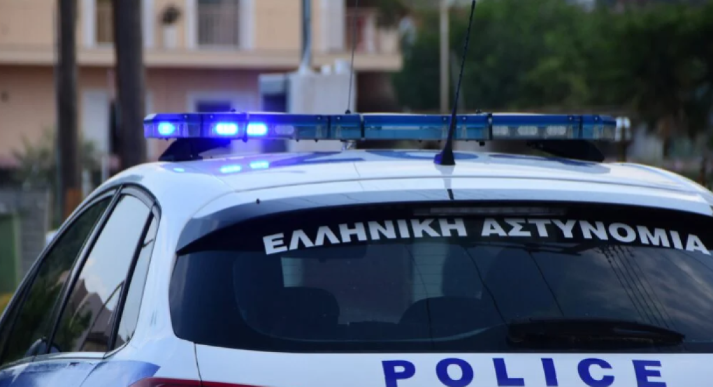 Θεσσαλονίκη: 34χρονος σε αμόκ χαράκωσε με γυαλί τα μέλη της οικογένειάς του γιατί διαφώνησε με την ευχή παπά Θεσσαλονίκη: 34χρονος σε αμόκ χαράκωσε με γυαλί τα μέλη της οικογένειάς του γιατί διαφώνησε με την ευχή παπά