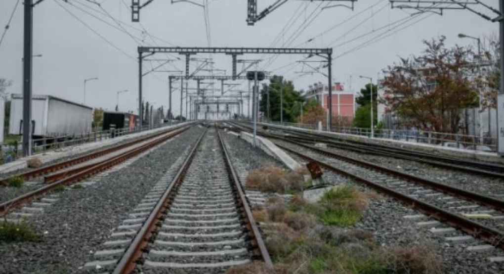 Φωτιά στα Οινόφυτα: Ταλαιπωρία επιβατών και καθυστερήσεις στα δρομολόγια των τρένων Φωτιά στα Οινόφυτα: Ταλαιπωρία επιβατών και καθυστερήσεις στα δρομολόγια των τρένων