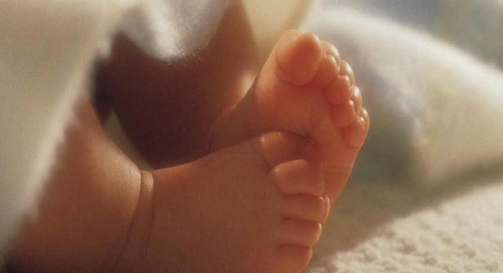 Θεσσαλονίκη: Οδηγός βρήκε μωρό ενός έτους να μπουσουλάει στον δρόμο - Συνελήφθησαν οι γονείς του Θεσσαλονίκη: Οδηγός βρήκε μωρό ενός έτους να μπουσουλάει στον δρόμο - Συνελήφθησαν οι γονείς του