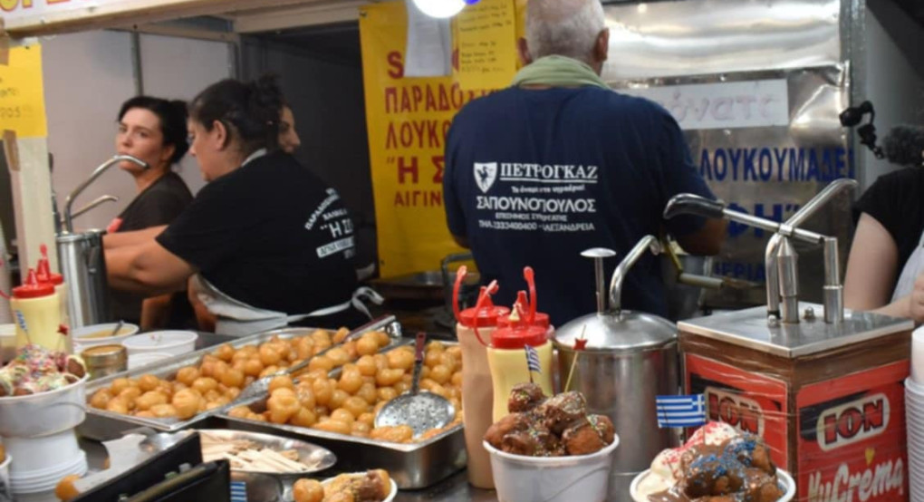 Λουκουμάδες «Η ΣΟΦΗ»: Το πιο νόστιμο περίπτερο στην Εμποροπανήγυρη των Γιαννιτσών Λουκουμάδες «Η ΣΟΦΗ»: Το πιο νόστιμο περίπτερο στην Εμποροπανήγυρη των Γιαννιτσών