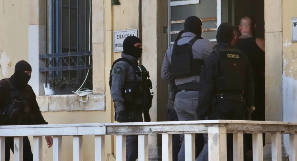 Μαφία στην Κρήτη: Η προκλητική δράση μέσα από τους διαλόγους της δικογραφίας - «Άφησα τη σακούλα στο παράθυρο της γιαγιάς» Μαφία στην Κρήτη: Η προκλητική δράση μέσα από τους διαλόγους της δικογραφίας - «Άφησα τη σακούλα στο παράθυρο της γιαγιάς»