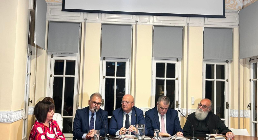 Παρουσίαση του βιβλίου του Βασίλη Κοντογουλίδη «Σκιές μνήμης – Φως ελπίδας» Παρουσίαση του βιβλίου του Βασίλη Κοντογουλίδη «Σκιές μνήμης – Φως ελπίδας»