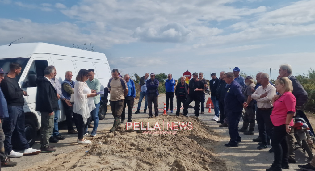Ένταση στο Άρσενι Σκύδρας για το κλείσιμο της γέφυρας – Σε απόγνωση αγρότες και κάτοικοι Ένταση στο Άρσενι Σκύδρας για το κλείσιμο της γέφυρας – Σε απόγνωση αγρότες και κάτοικοι