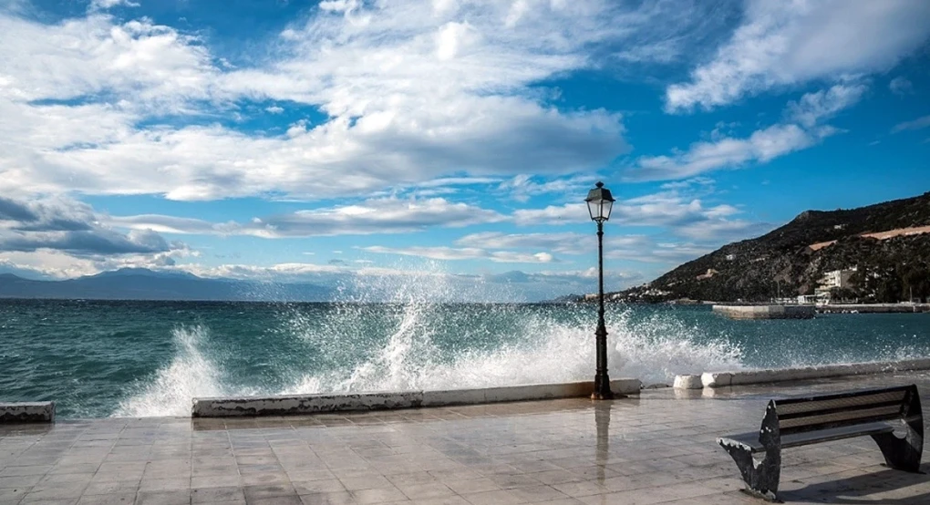 Καιρός: Ισχυρό μελτέμι έως και 8 μποφόρ στο Αιγαίο μέχρι το Σάββατο, υποχωρεί ο υδράργυρος - Υψηλός κίνδυνος πυρκαγιάς