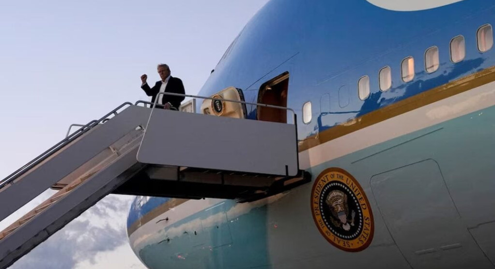 Air Force One: Το ηχητικό από τις προειδοποιήσεις προς το αεροσκάφος που το πλησίασε - «Προσέξτε-Αφήστε το iPad»