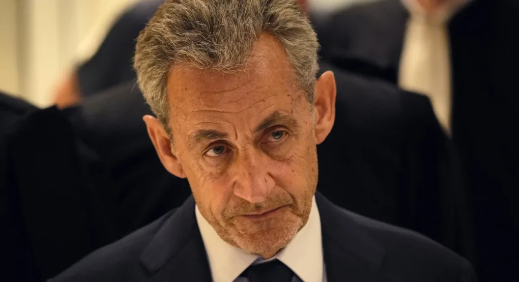 Ο Σαρκοζί στη φυλακή: Σε πτέρυγα VIP, με ντους στο κελί, θα πληρώνει να δει τηλεόραση Ο Σαρκοζί στη φυλακή: Σε πτέρυγα VIP, με ντους στο κελί, θα πληρώνει να δει τηλεόραση